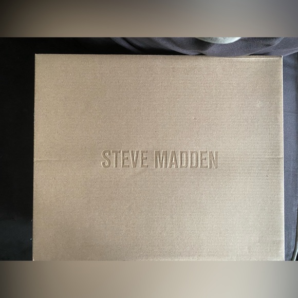 STEVE MADDEN POSSE BROWN PATENT BOOTIE - Picture 4 of 6